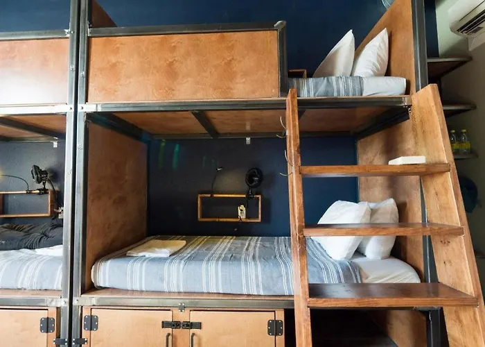 Deep Ellum Hostel - Adults Only